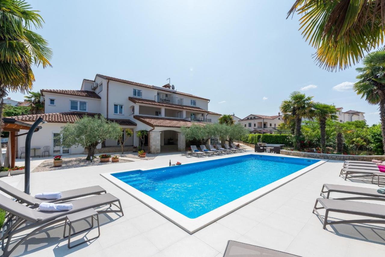 Villa Hope - Apartments With Shared Pool Пореч Екстер'єр фото