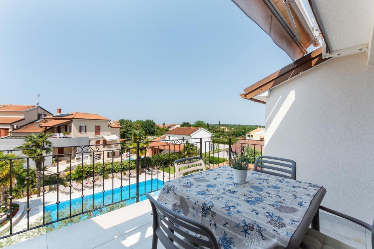 Villa Hope - Apartments With Shared Pool Пореч Екстер'єр фото