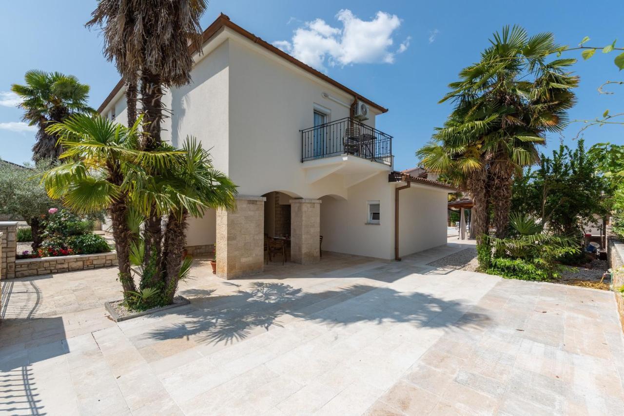 Villa Hope - Apartments With Shared Pool Пореч Екстер'єр фото
