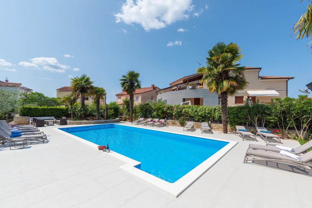 Villa Hope - Apartments With Shared Pool Пореч Екстер'єр фото