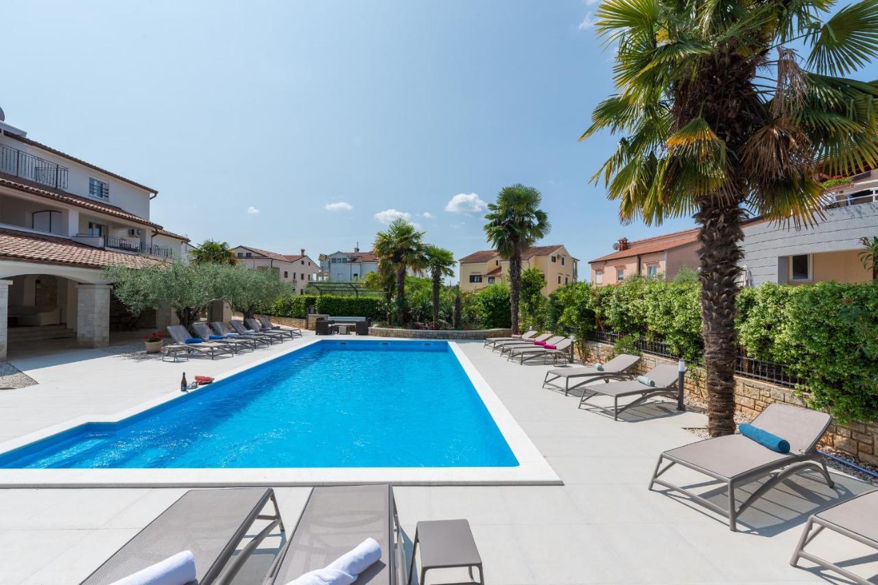 Villa Hope - Apartments With Shared Pool Пореч Екстер'єр фото