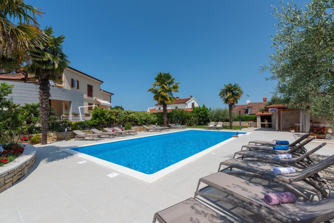 Villa Hope - Apartments With Shared Pool Пореч Екстер'єр фото